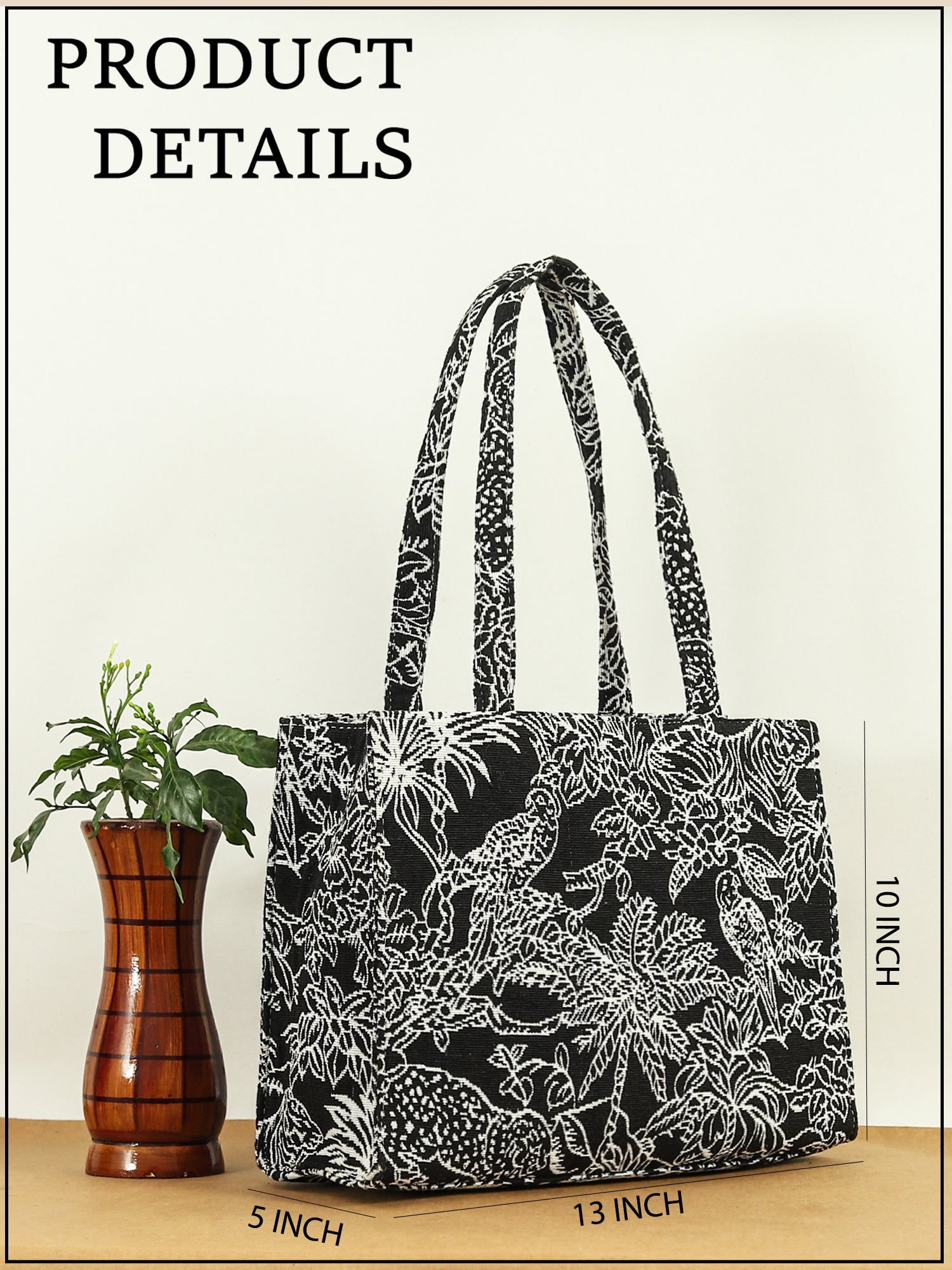 Women Geometric Printed Swagger Tote Bag